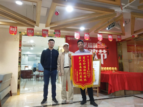 工职院老师送来锦旗